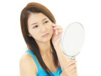 皮膚科で行う顔のシミ取り治療の内容と種類