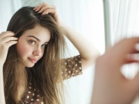 アミノ酸系シャンプーで抜け毛が増える？女性の薄毛を防ぐ方法